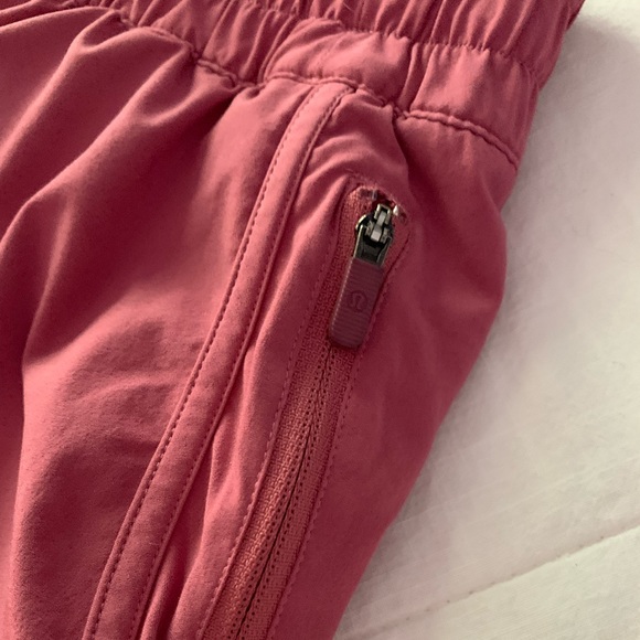 Lululemon Tracker V shorts size 6 - Picture 2 of 6
